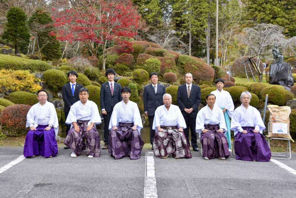 世界遺産・日光東照宮で泳ぐ小千谷の錦鯉】 | 石動神社－新潟県小千谷市