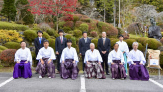 【世界遺産・日光東照宮で泳ぐ小千谷の錦鯉】 | 石動神社－新潟県小千谷市